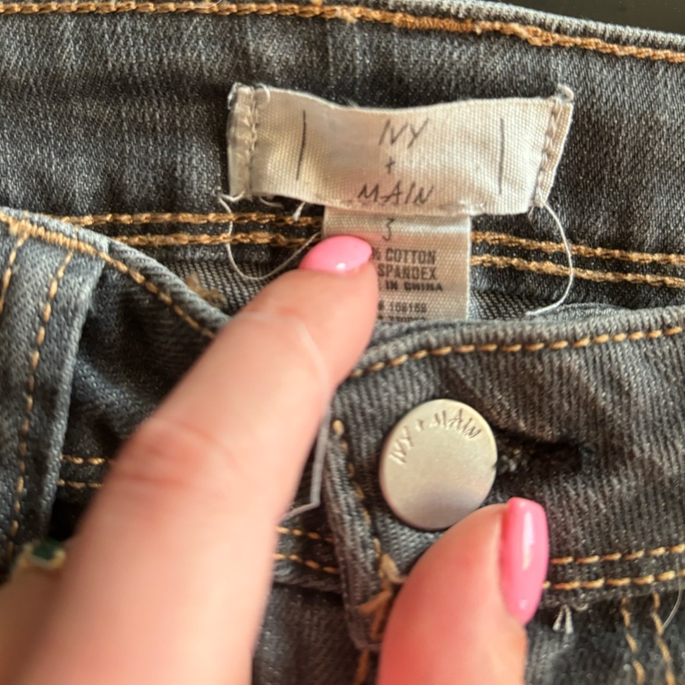 Dark Wash Ripped Comfy Fall Jeans - Picture 4 of 5